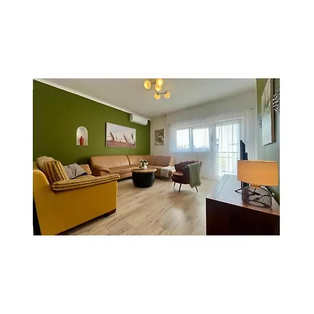 아파트 3 Bedroom Amazing In 보디체