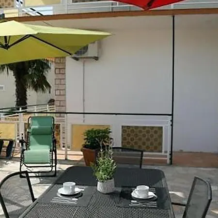 Apartman Lovely In With House A Panoramic View *